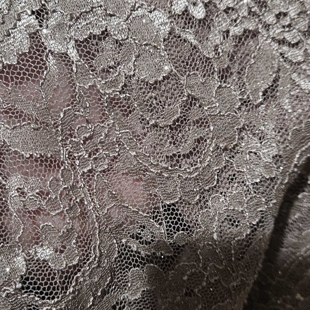 Elegant Off-Shoulder Lace Evening Gown - Picture 5 of 10